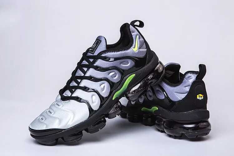 Обувки NIKE / VaporMax / Plus Grey Black Green + КУТИЯ