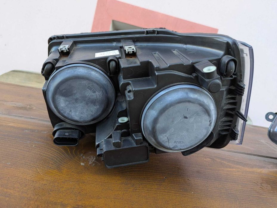 Faruri VW Transporter T5 facelift 2010 - 2015 - SET stanga + dreapta