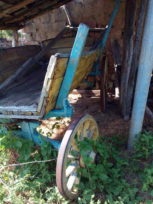 Каруца с дървени колела
