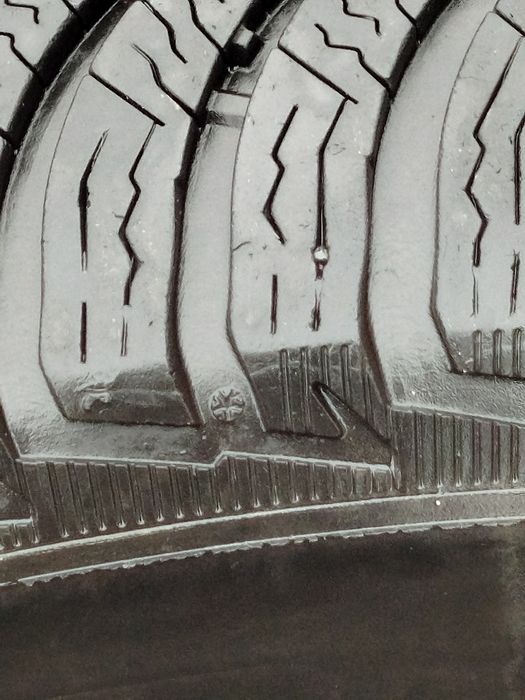 Vând roți pe 17'', aluminiu, cauciucuri de iarna Michelin 225/45/17