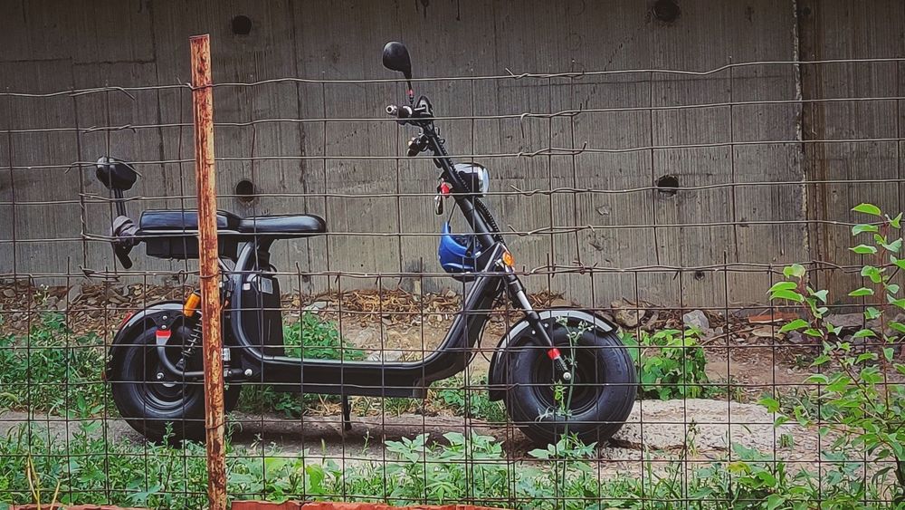 Vand scuter electric limitat la 25km/h cu acte