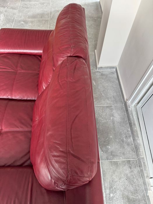 Мебели Кожен диван цвят червен