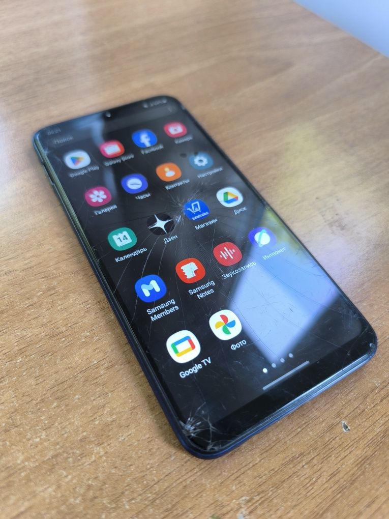Samsung a10 sotiladi ishlab turgan tel