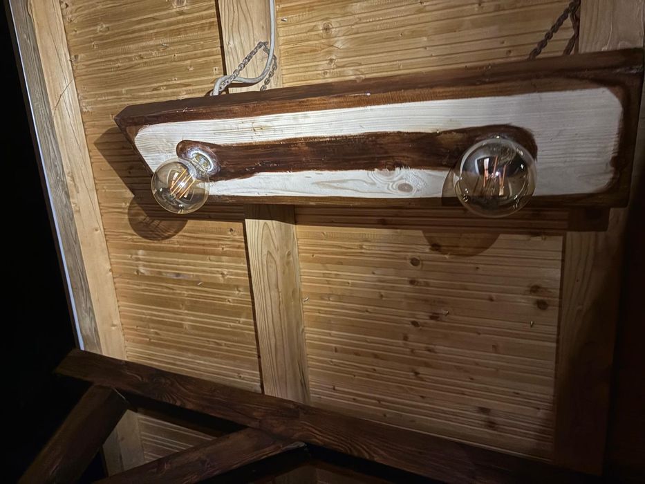 La vanzare lustre lemn