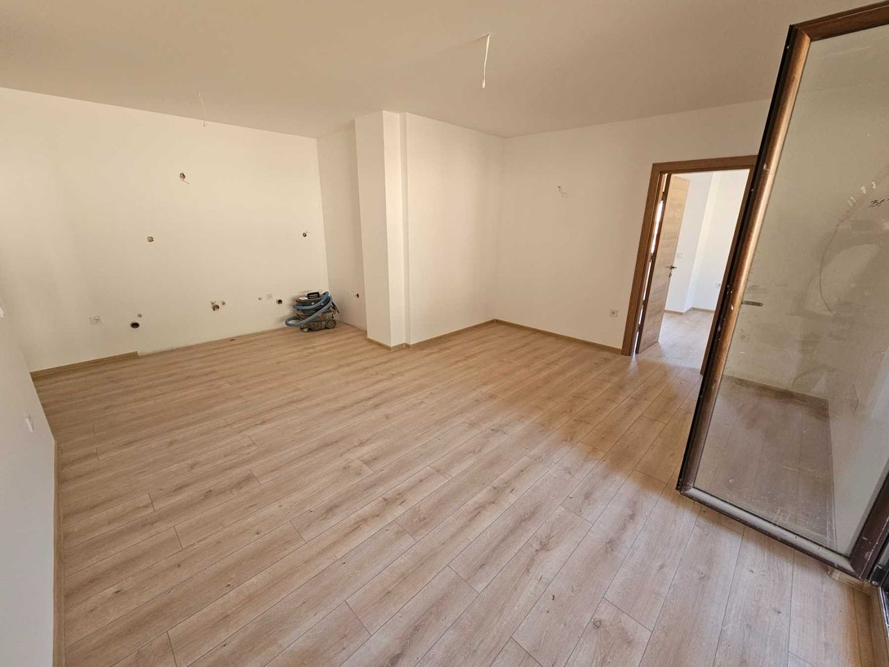 Продава се Тристаен апартамент в Велинград - 89 кв.м за 1198 €/кв.м - Снимка #1