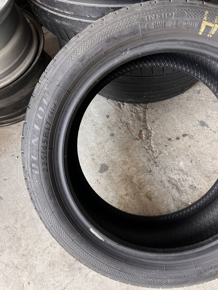 2 anvelope vara 225/45/17 , Dunlop , RunFlat , 6 mm