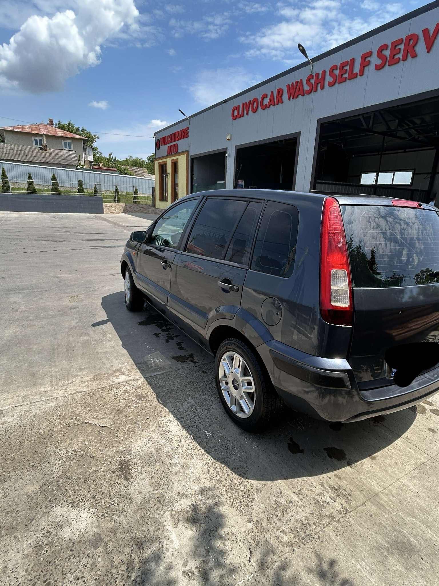 Vând Ford Fusion