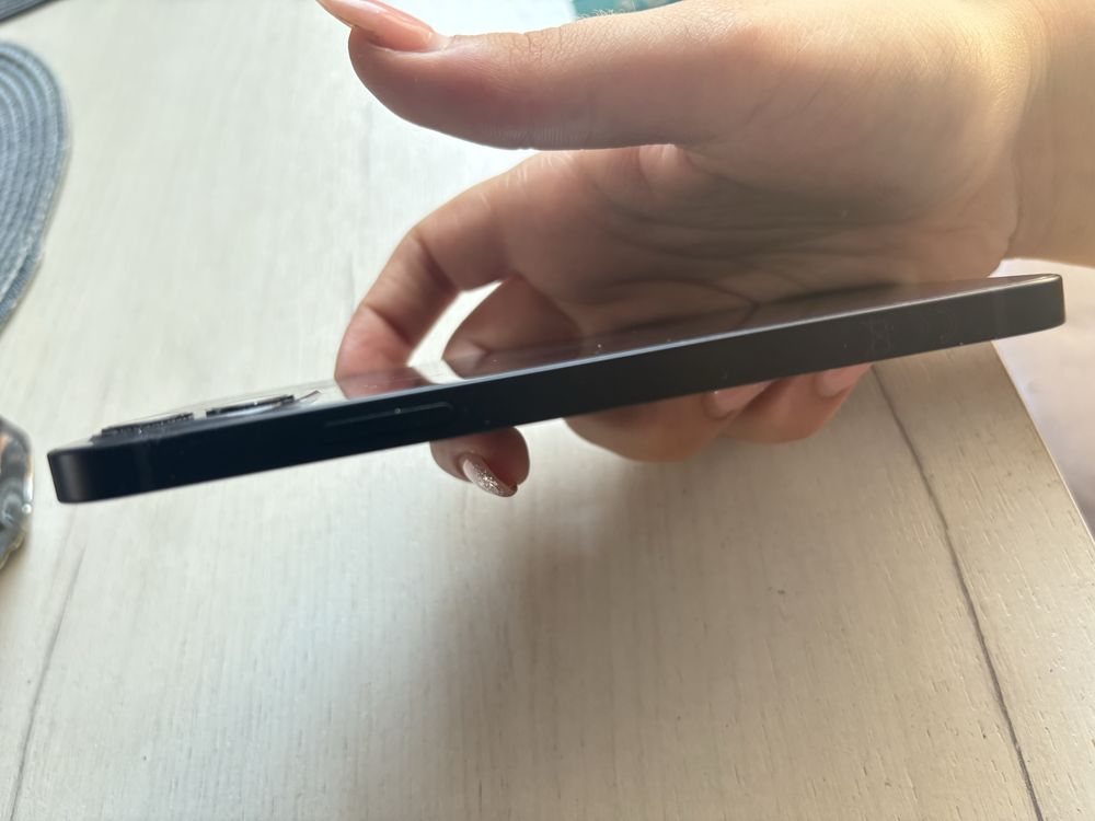 Продавам iphone 12