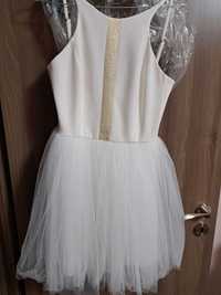 Къса бяла рокля с тюл