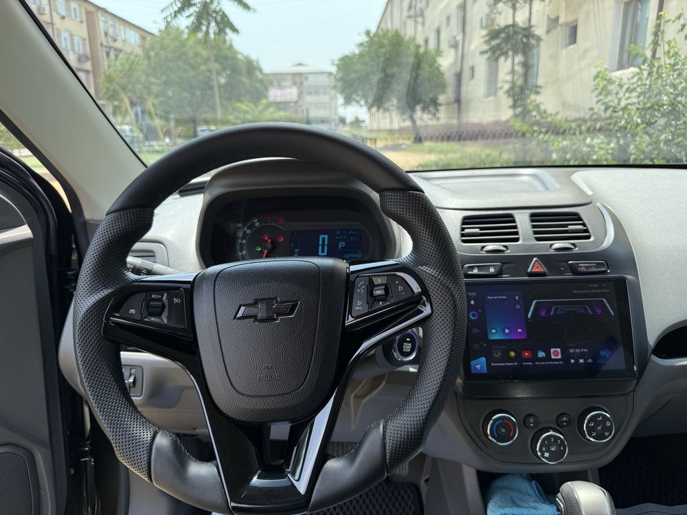 Chevrolet Cobalt 2022 мокрый асфальт