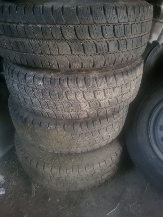 Geante cu cauciucuri noi 215.75r16c de vanzare