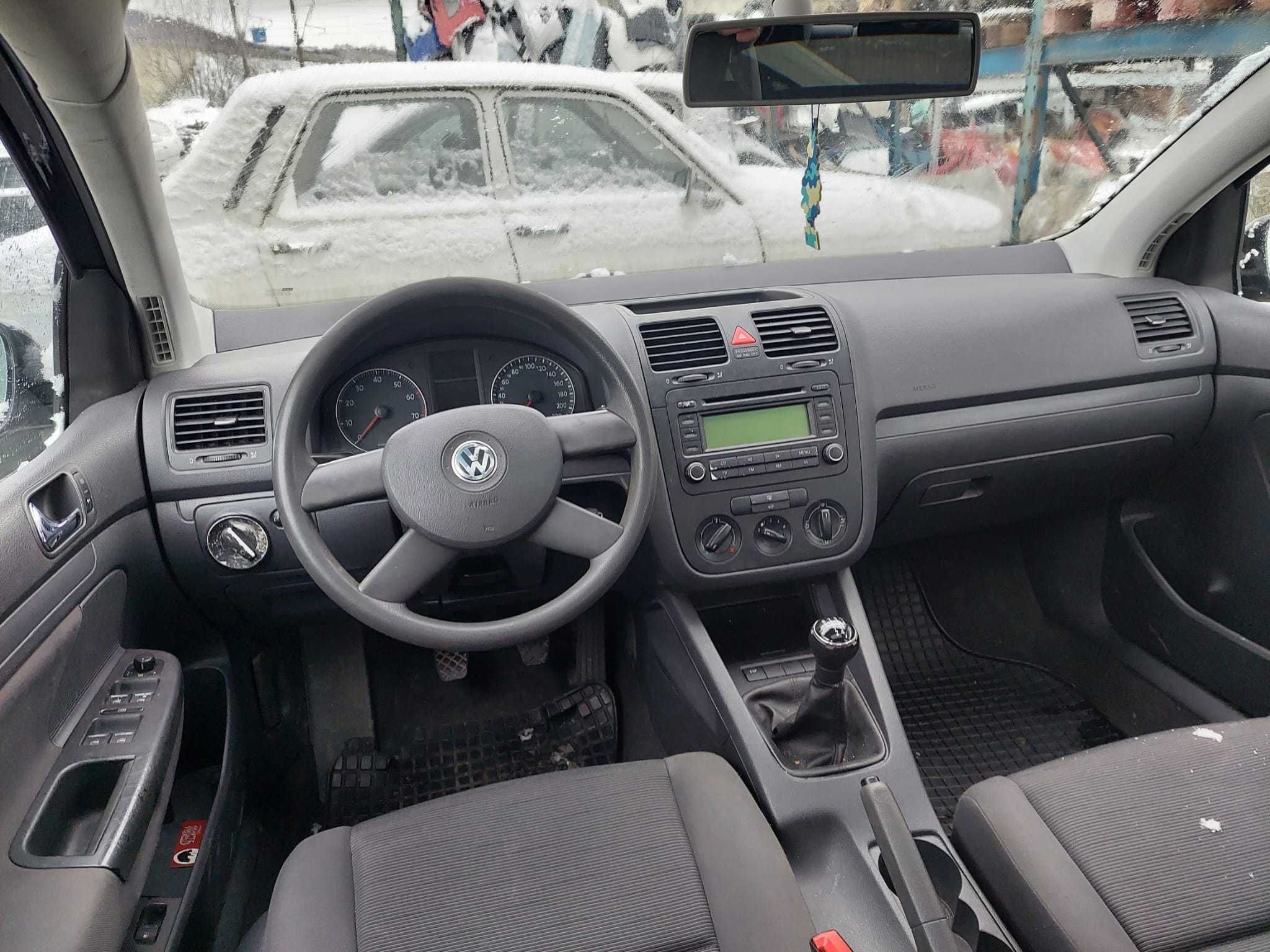 Dezmembram VW Golf V, an 2005,  motor 1.4 FSI cod BKG