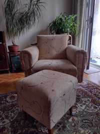 Реставрирани фотьойл и табуретка