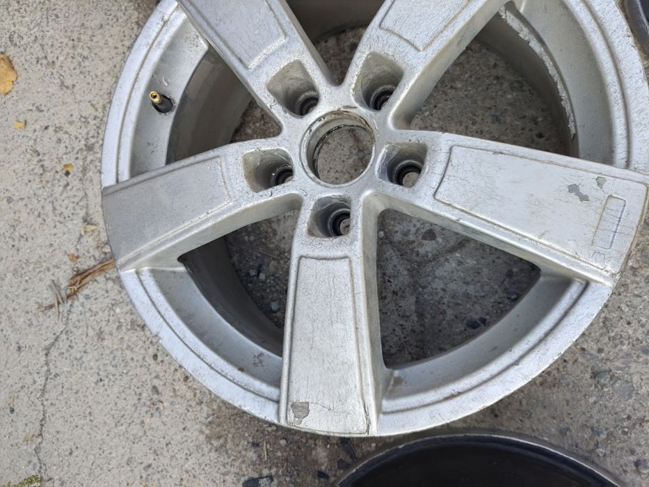 Продам с шинами диски стояли на камри