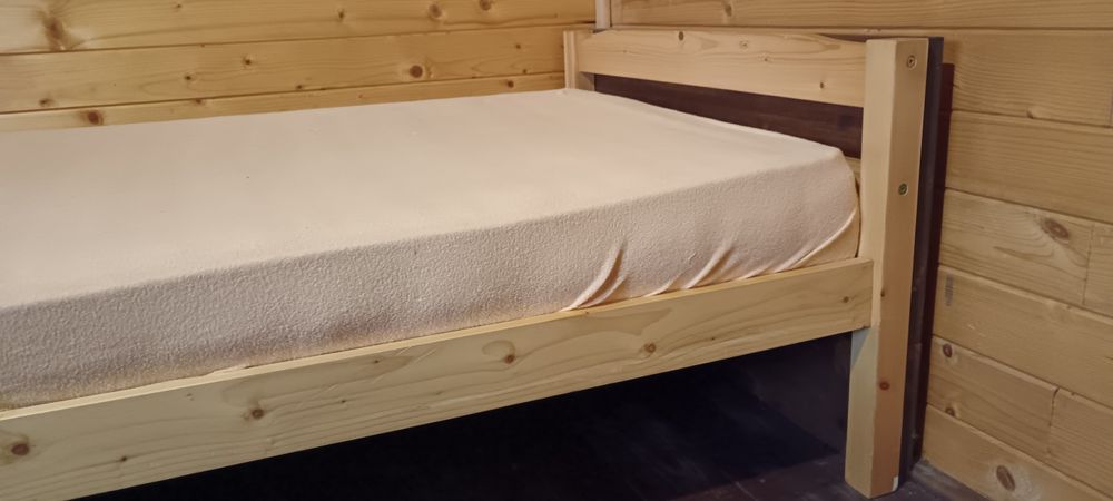 Pat o persoana lemn, cu saltea