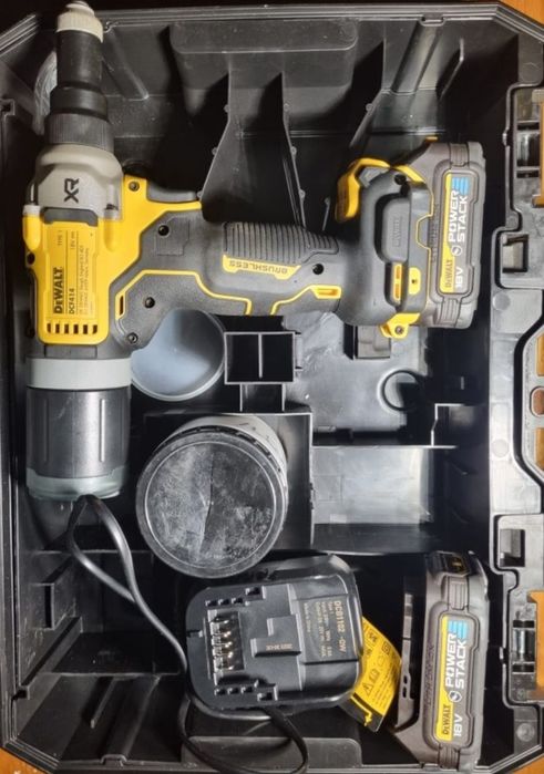 Pistol pop nituri dewalt dcf414 aproape nou. Set power stack