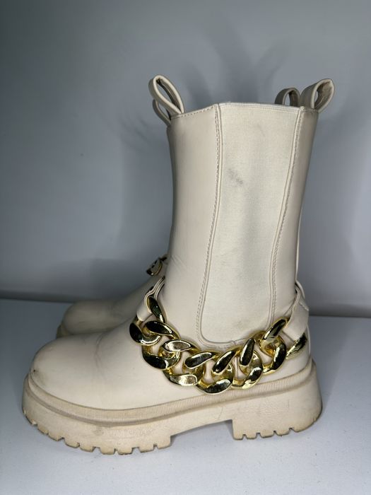 Cizme bej cu accesoriu
