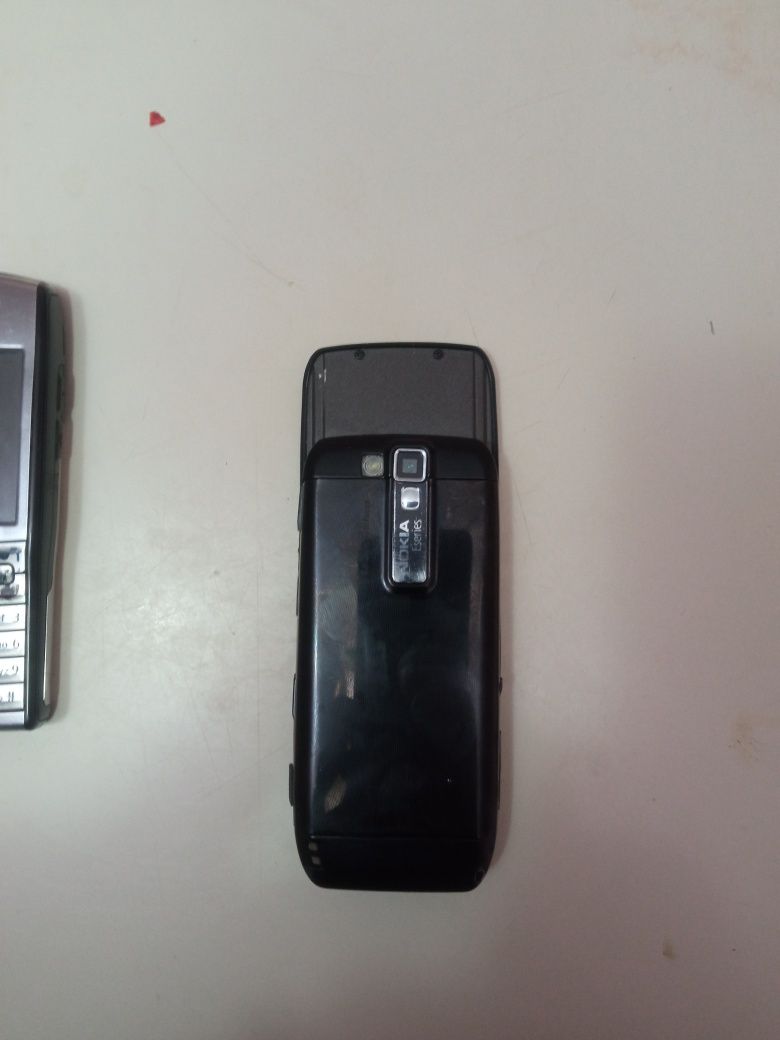 Nokia e66 SROCHNA sotiladi