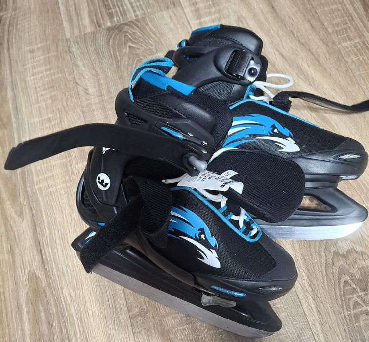 Vând patine marca Crowned Junior