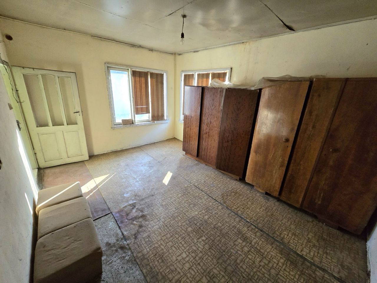 Продава се Къща в с. Мечка, Област Русе - 65 кв.м за 432 €/кв.м - Снимка #3