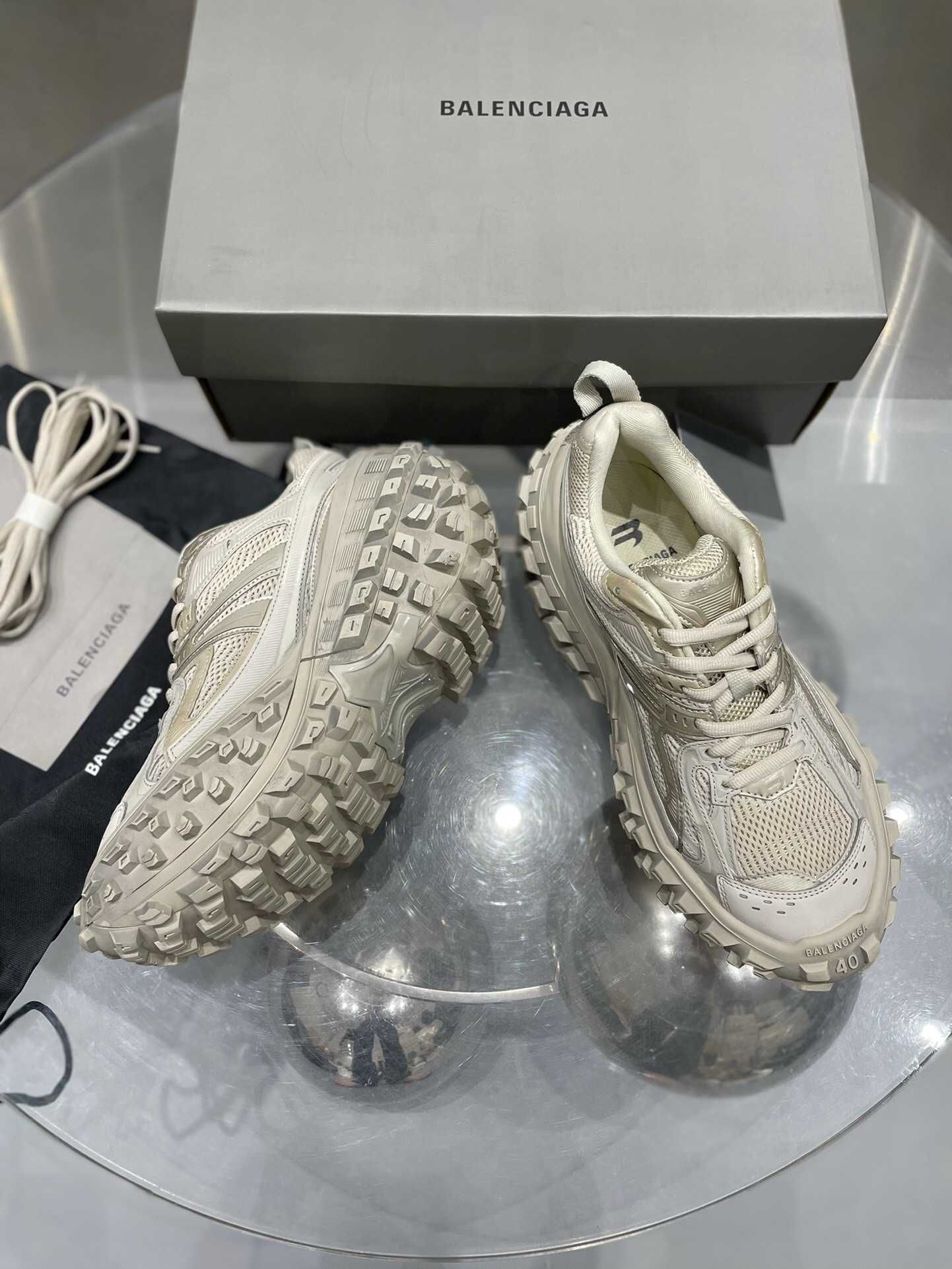 Adidasi Balenciaga Defender