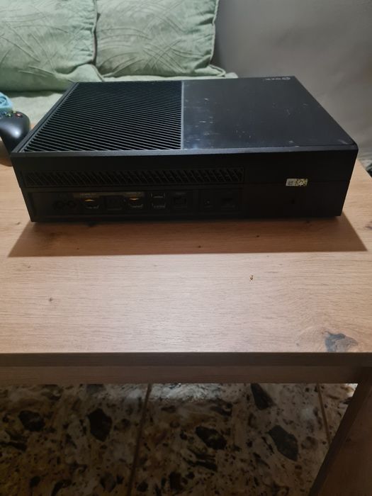 Xbox one 500gb с контролер и игра fallout 4