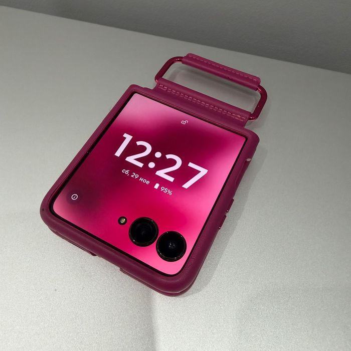 Motorola razr 60 ultra розов