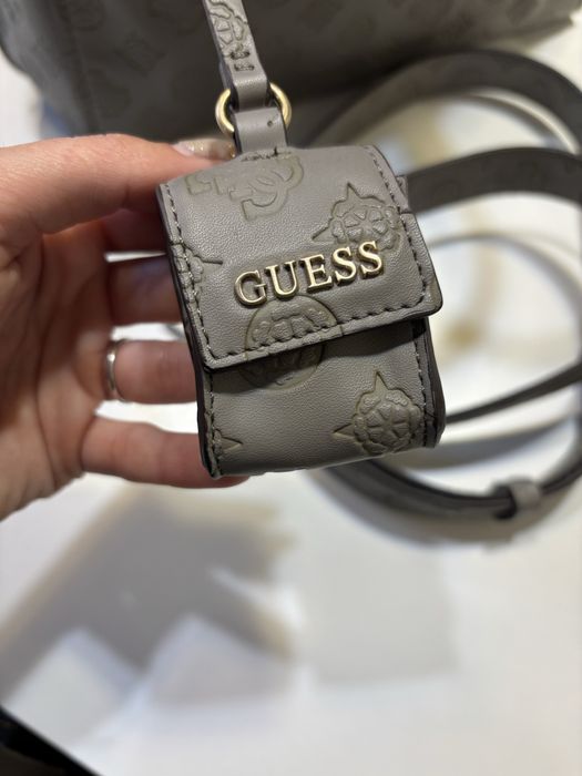 Дамска чанта GUESS