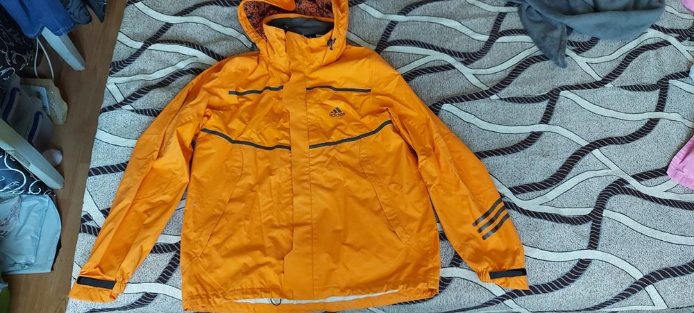 Vând geacă sport Adidas damă nouă
