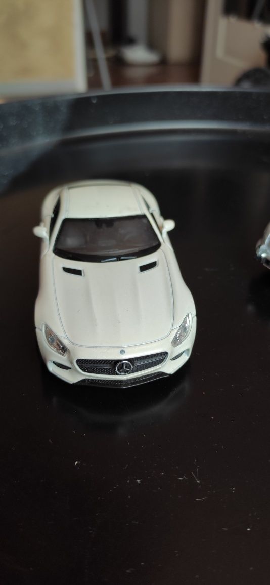 3 Mercedes machete