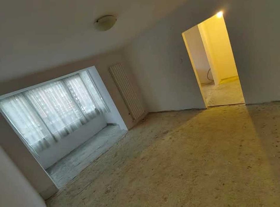 Vând apartament 2 camere, etaj 1, micro 1, Hunedoara.