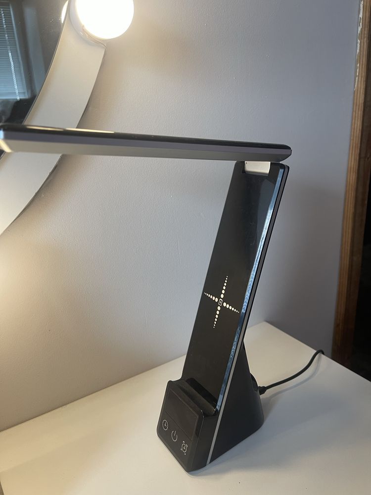Безжично зарядно+лампа за бюро
