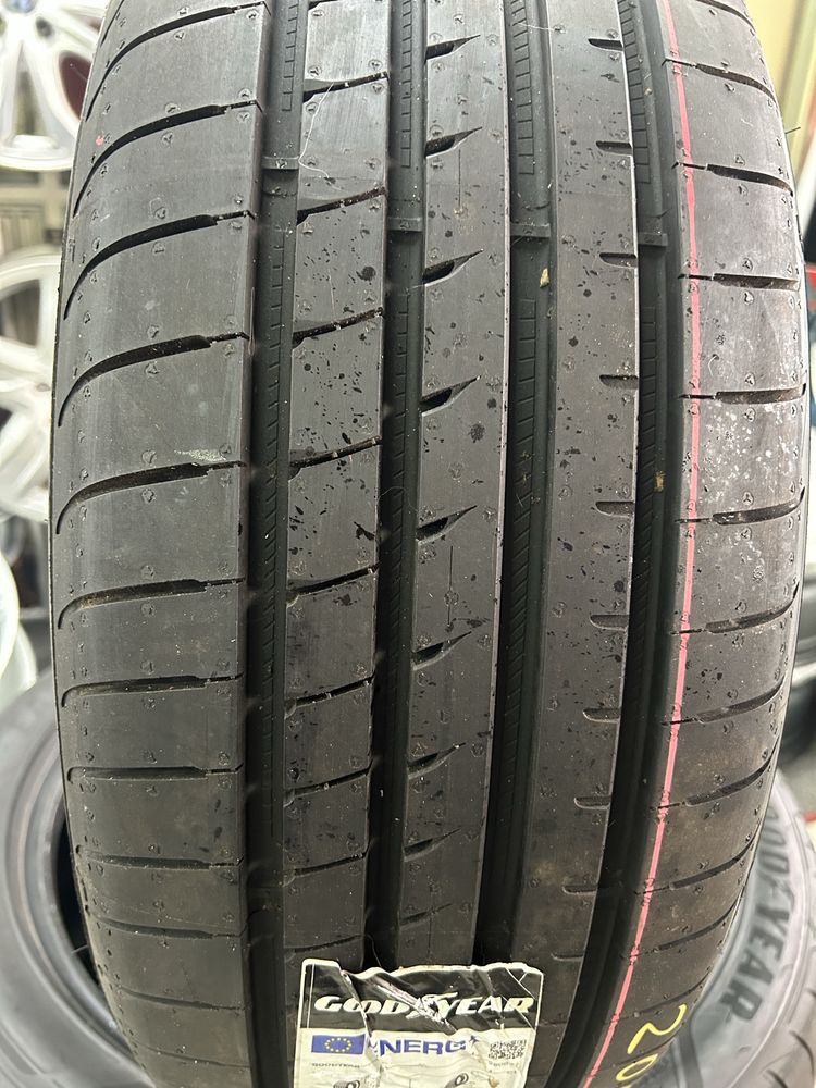 Гуми 215/45/18 Goodyear Eagle F1 Нови 4 броя