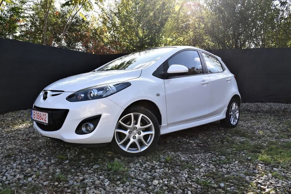 Vând Mazda 2-Sport Line/1,5 l - 102 CP/Euro 5/benzina