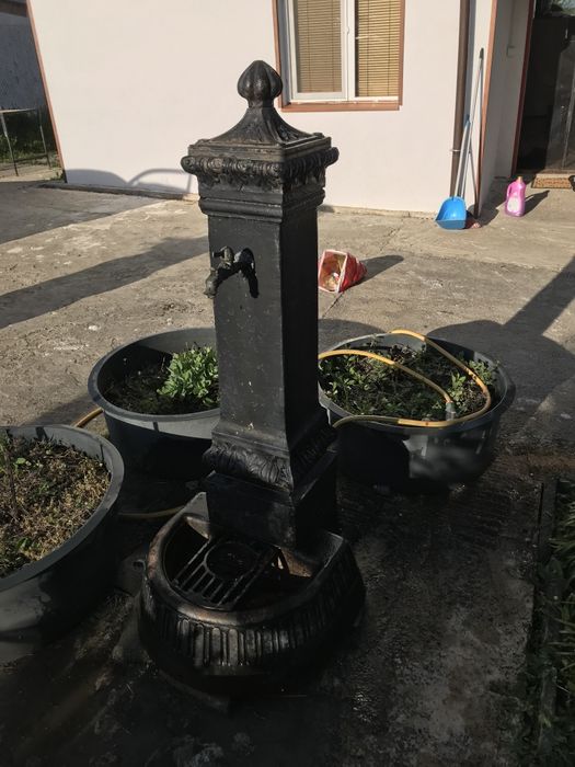 Стара антична италианска чугунена чешма