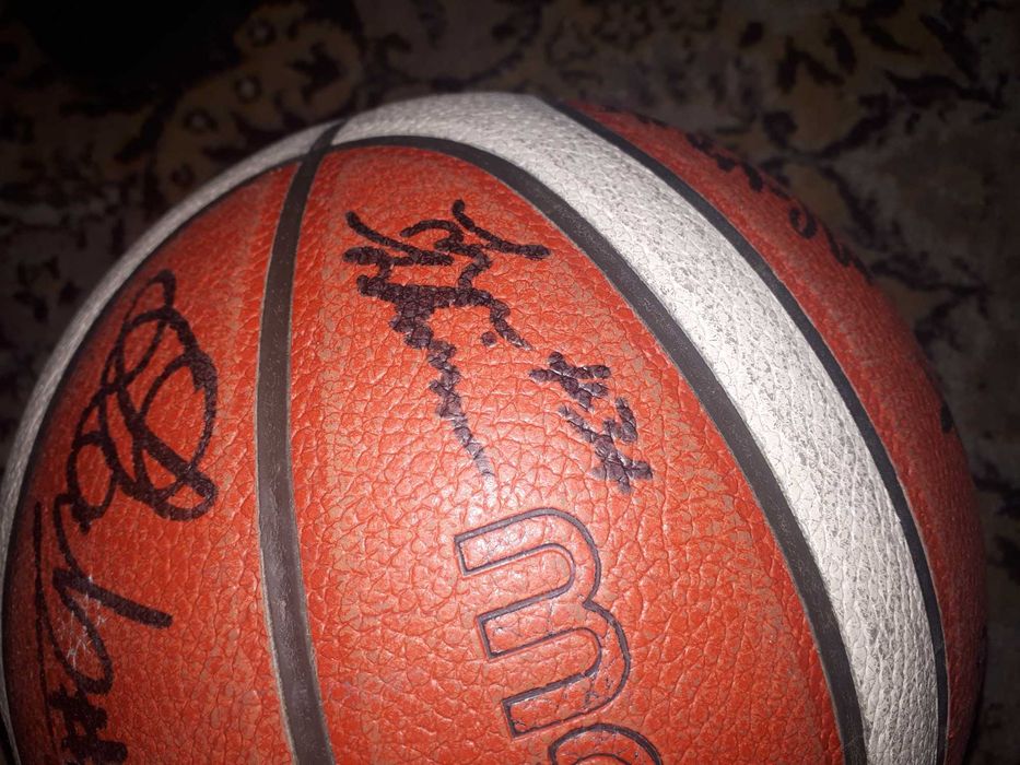 CSO Voluntari Minge Baschet cu autografe Banii merg la un baiat bolnav