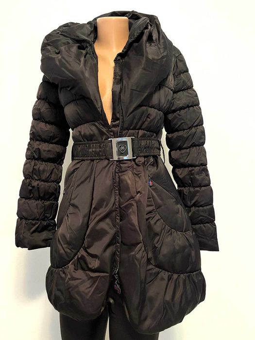 Geacă Moncler damă S, guler înalt, design de lux