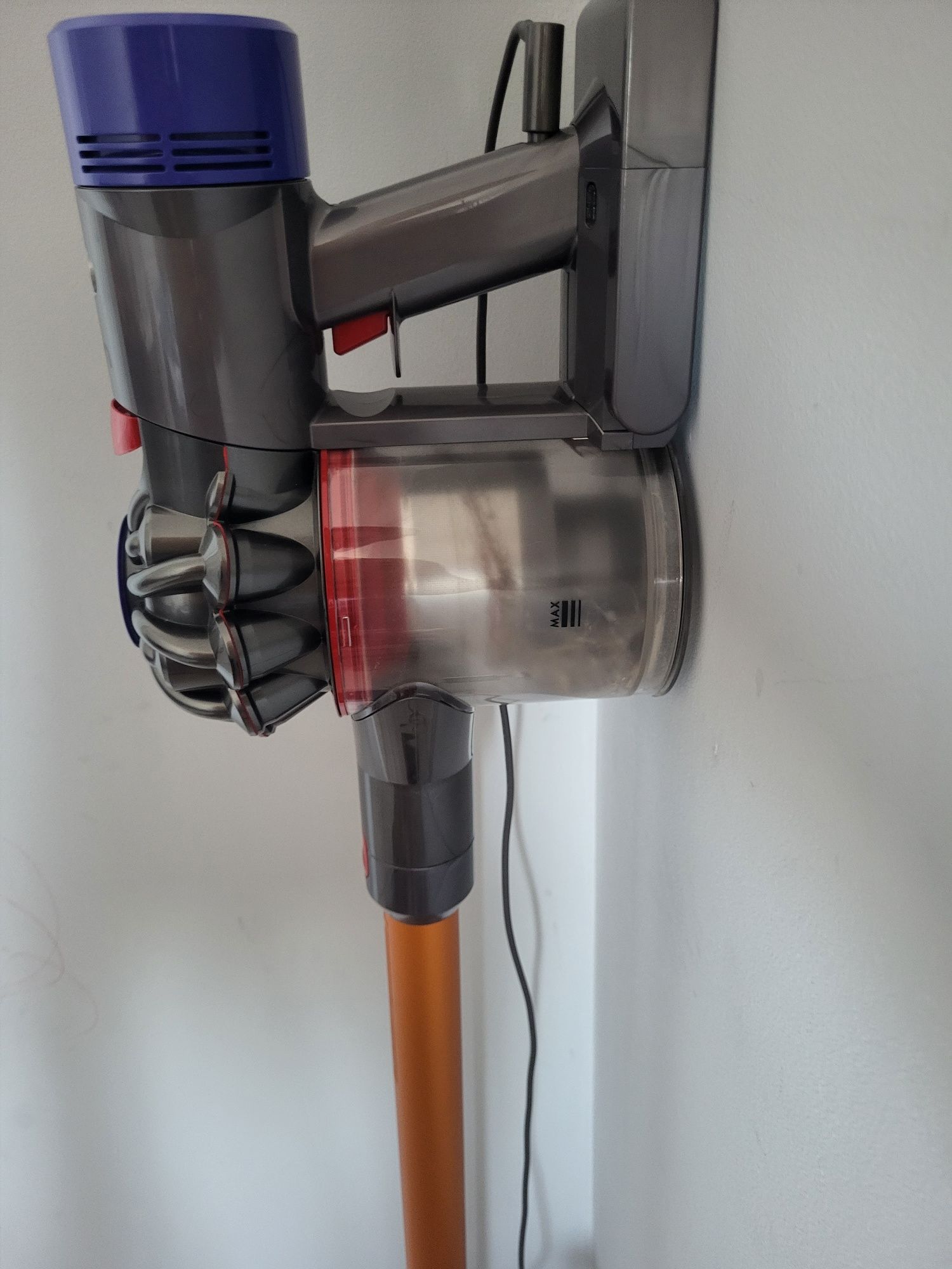 Dyson V8 absolute + Пылесос