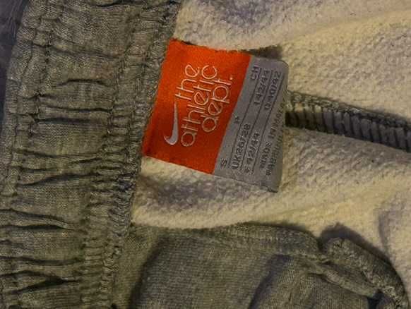 Pantaloni Nike gri – mărimea S (fit M–L, baggy)