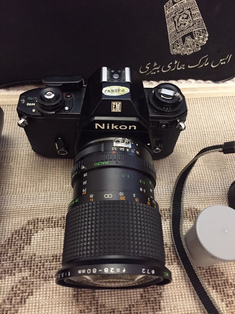 Nikon EM cu obiectiv 28-80mm f28mm IMPECABIL