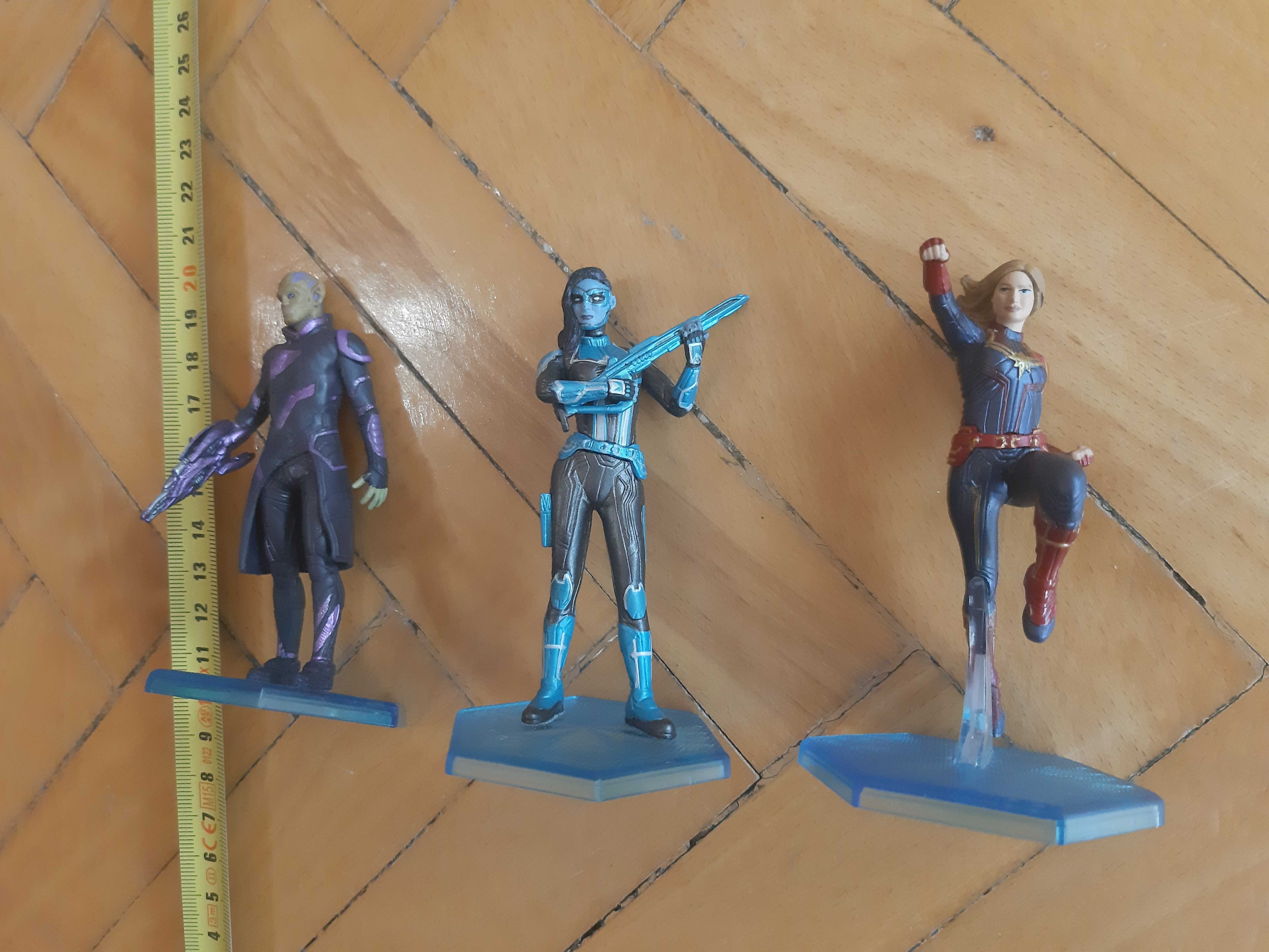 Lot 6 figurine Captain Marvel