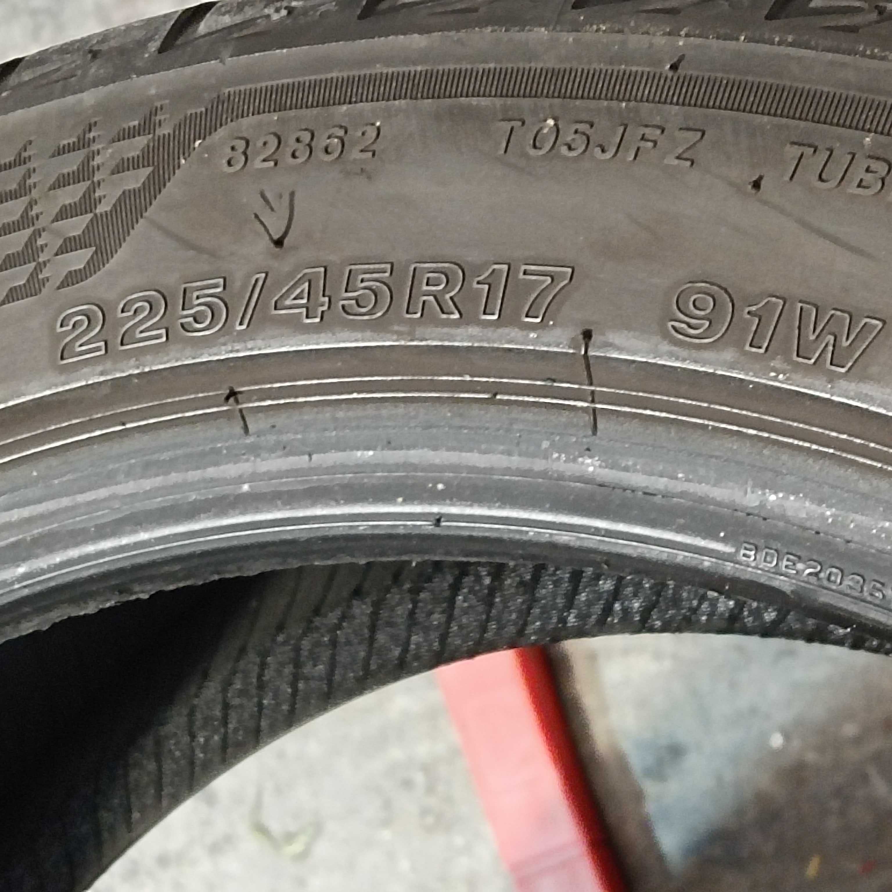 225/45/17    две летни гуми Bridgestone