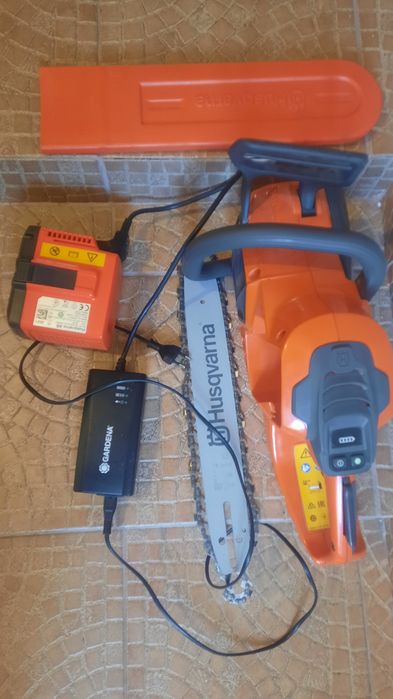 Vând drujba Husqarna 340i nou.