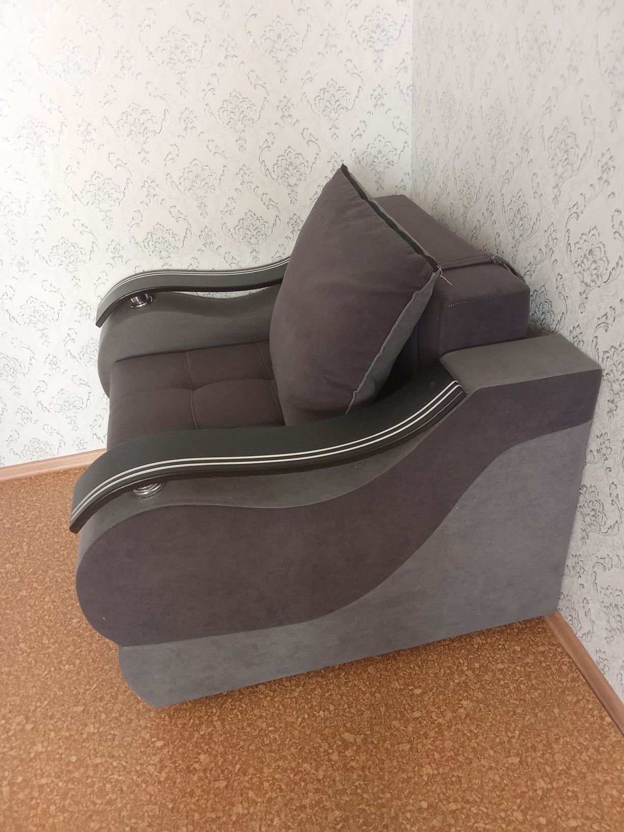 Продам кресло диван