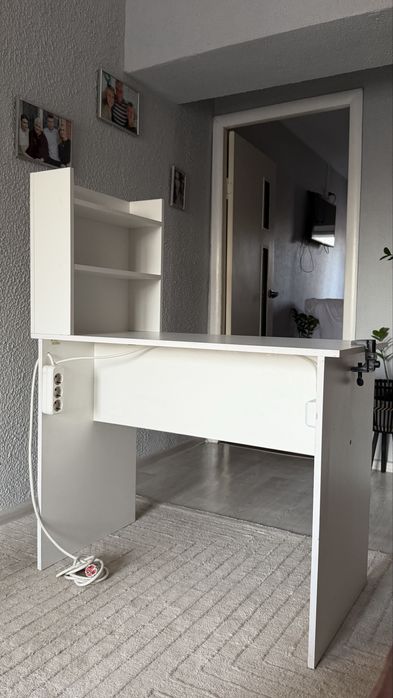 Маникюрный стол, стол для офиса