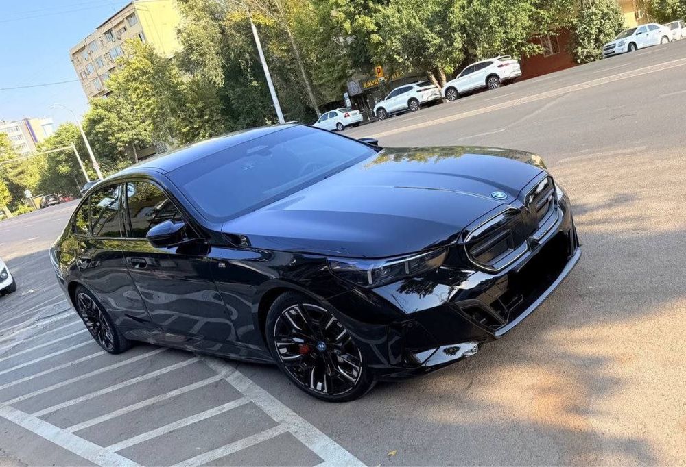 В наличии BMW i5 m60