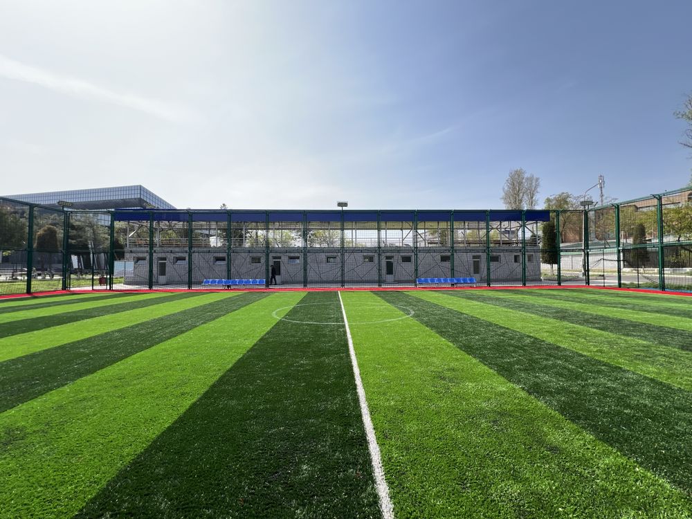 Fudbol uchun polya Fudbolniy stadion