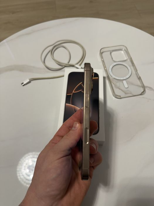 Vand iphone 16 pro dessert 256 impecabil