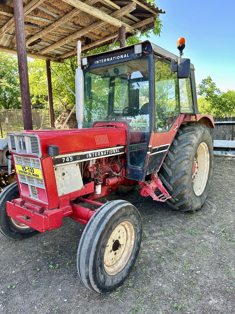 Tractor International 745S