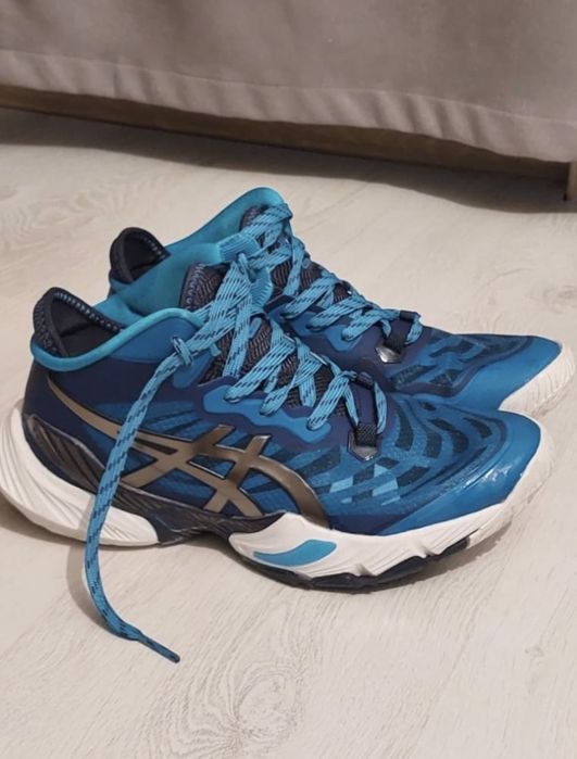 Волейбольные кроссовки